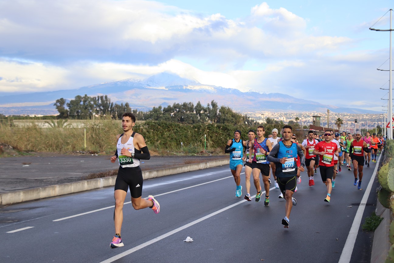 Motori accesi per la Naturosa Catania Marathon di domenica 8 dicembre. Oltre mille gli atleti al via, trenta le nazioni presenti.